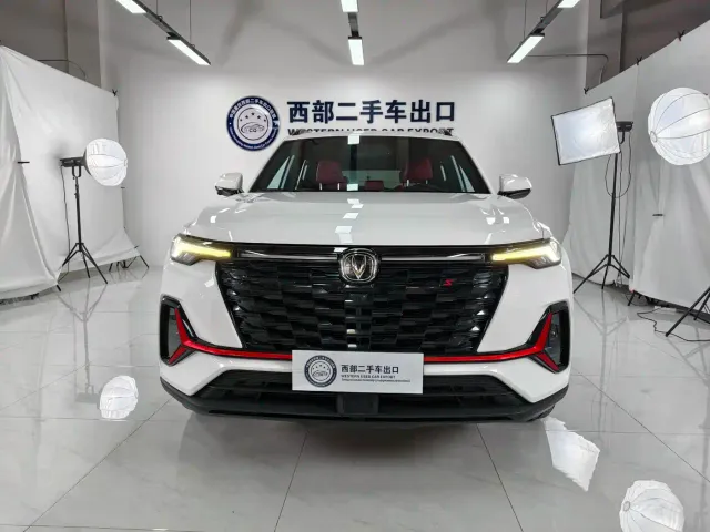 Changan CS35 Plus — Фото автомобиля 2