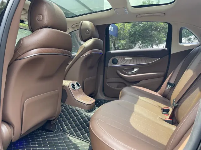 Mercedes-Benz E-Class — Фото автомобиля 7