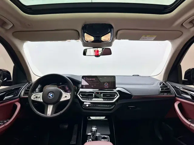 BMW iX3 — Фото автомобиля 8