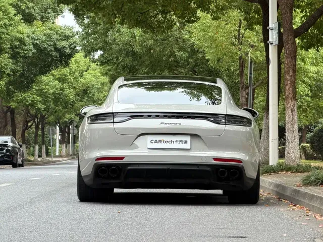 Porsche Panamera 2023 Panamera Executive Long Wheelbase Platinum Edition 2.9T — Фото автомобиля 24