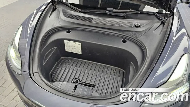 Tesla Model 3 — Фото автомобиля 9