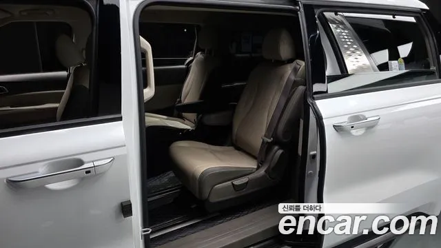 Kia Carnival — Фото автомобиля 16