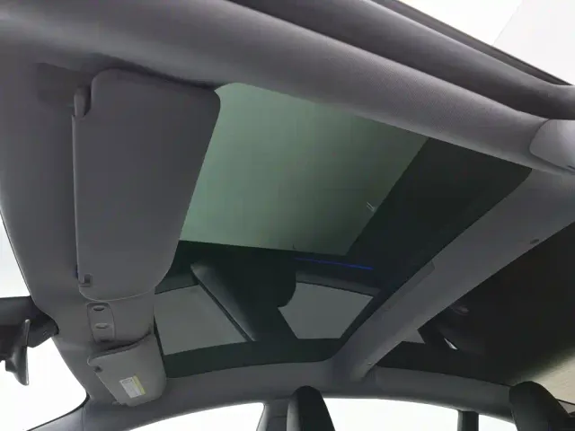 Tesla Model 3 — Фото автомобиля 14