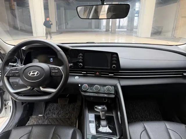 Hyundai Elantra — Фото автомобиля 9