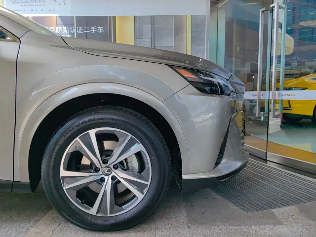 Lexus RX — Фото автомобиля 7
