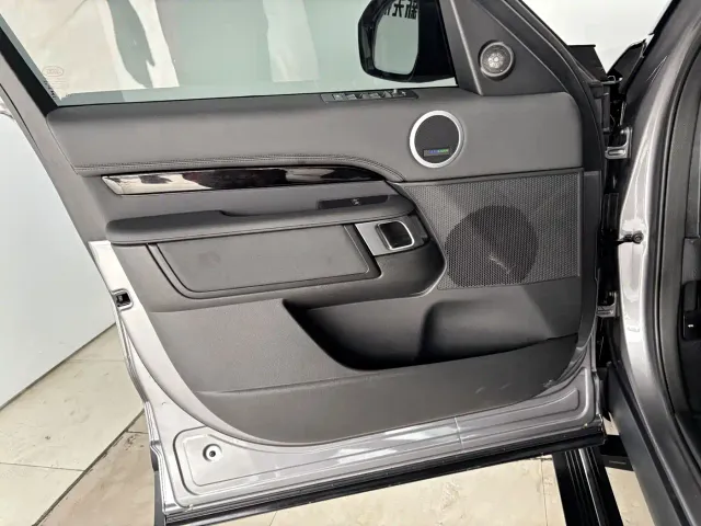 Land Rover Discovery — Фото автомобиля 8