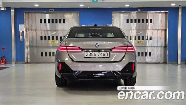 BMW 5 Series — Фото автомобиля 4