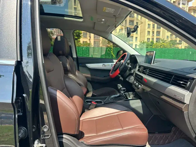 Forthing Fengxing T5L — Фото автомобиля 15
