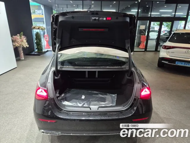 Mercedes-Benz E-Class — Фото автомобиля 19