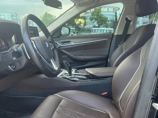 BMW 5 Series — Фото автомобиля 3