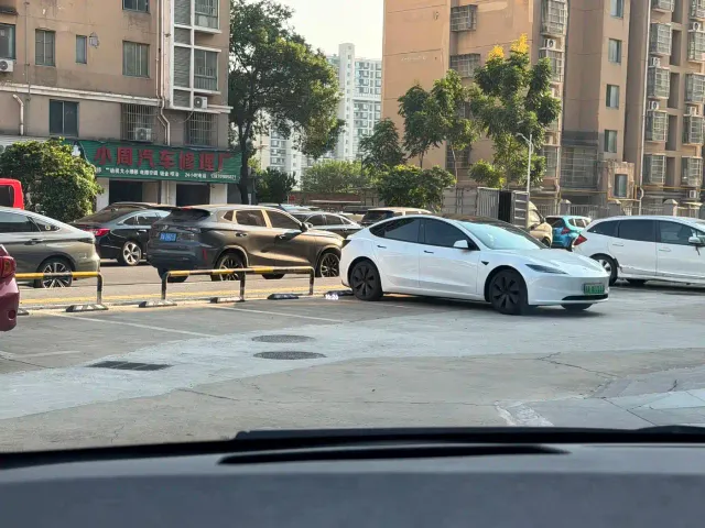 Li Auto MEGA — Фото автомобиля 8
