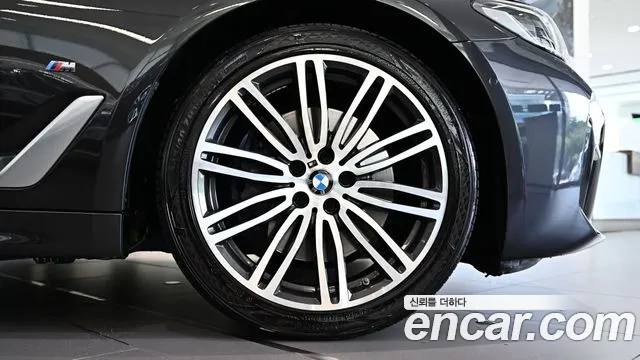 BMW 5-Series 5 серия (G30) 523d xDrive M Sport — Фото автомобиля 5