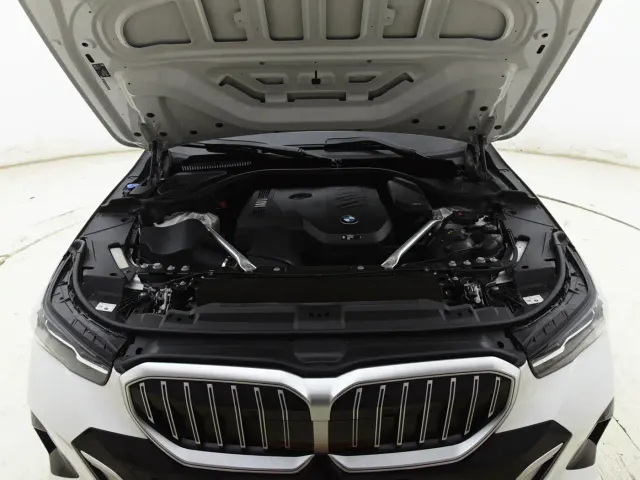 BMW 5 Series — Фото автомобиля 15