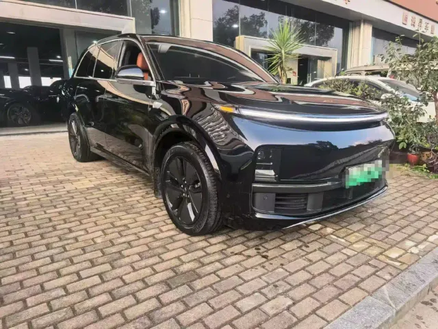Li Auto L8 — Фото автомобиля 2