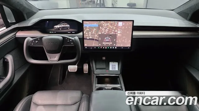 Tesla Model X — Фото автомобиля 10