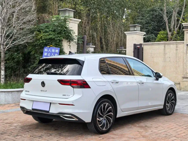 Volkswagen Golf — Фото автомобиля 16