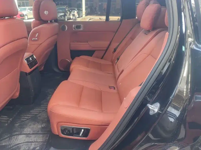 Li Auto L7 — Фото автомобиля 16