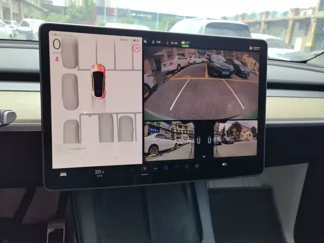 Tesla Model Y — Фото автомобиля 12