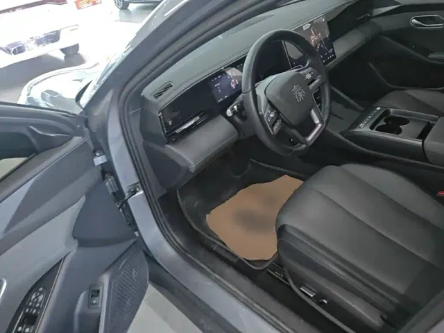 BYD Qin L — Фото автомобиля 15