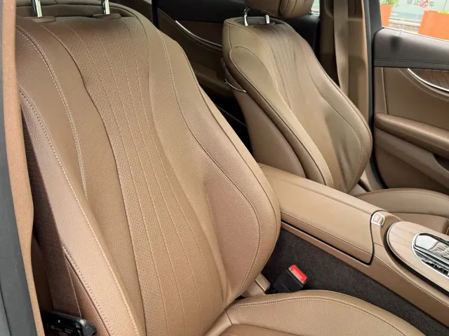 Mercedes-Benz E-Class — Фото автомобиля 29