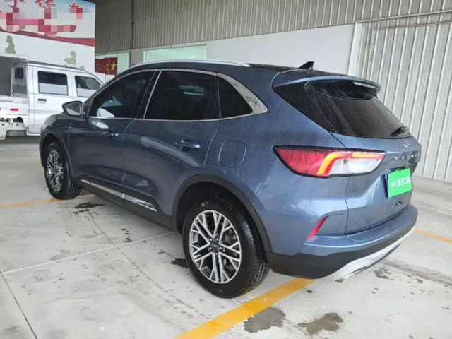 Ford Escape — Фото автомобиля 4