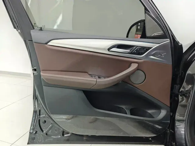 BMW iX3 — Фото автомобиля 12