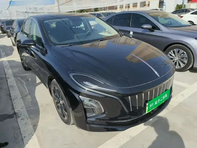 Hongqi E-QM5 — Фото автомобиля 3