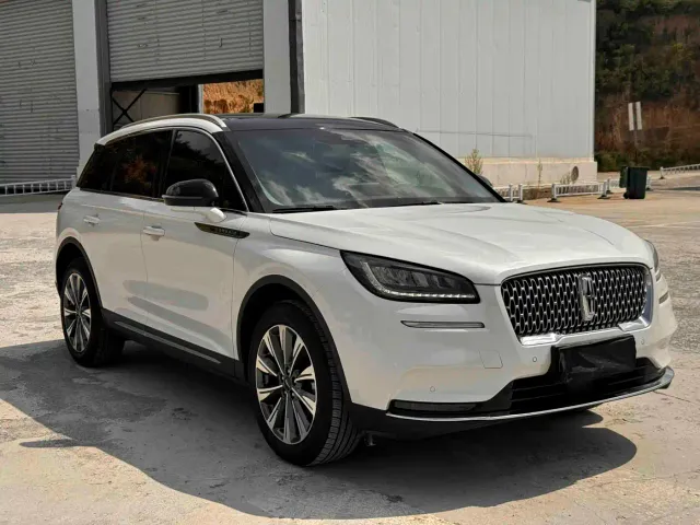 Lincoln Corsair — Фото автомобиля 3