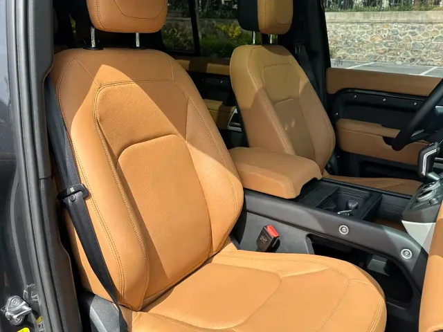 Land Rover Defender — Фото автомобиля 9