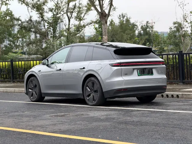 Li Auto i6 — Фото автомобиля 4