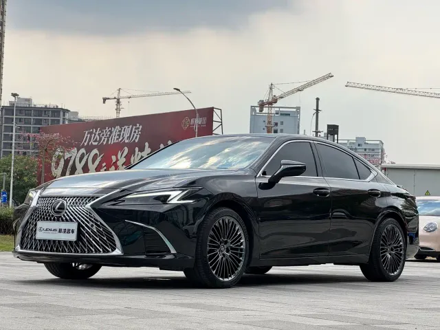 Фотография автомобиля — Lexus ES