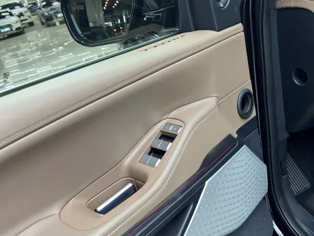 Lincoln Navigator — Фото автомобиля 5