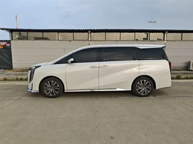 GAC Trumpchi M8 — Фото автомобиля 3