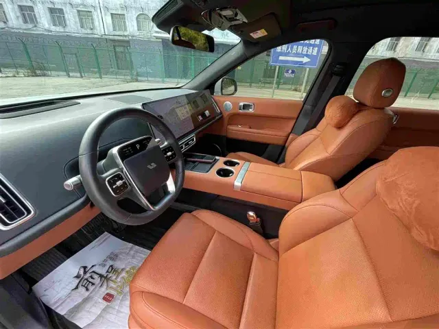 Li Auto L6 — Фото автомобиля 7
