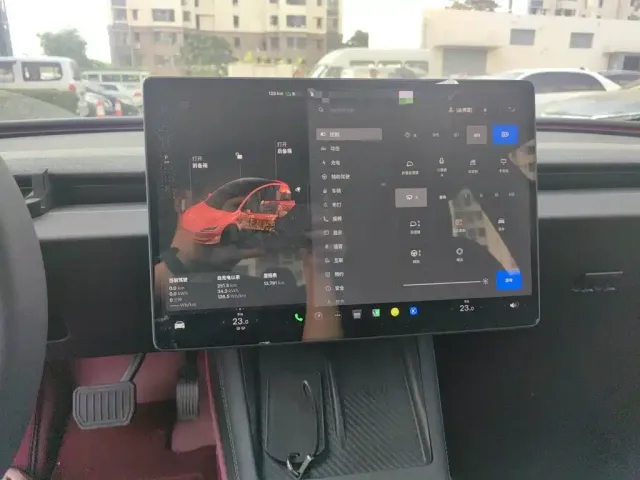 Tesla Model 3 — Фото автомобиля 14