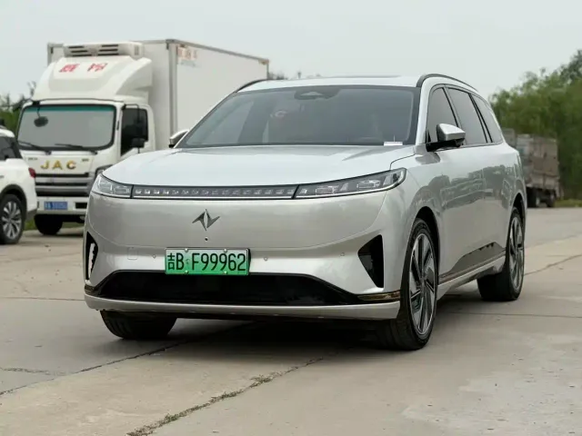 Фотография автомобиля — Dongfeng eπ 008