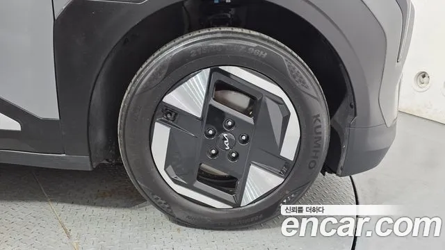 Kia EV3 Standard 2WD — Фото автомобиля 21