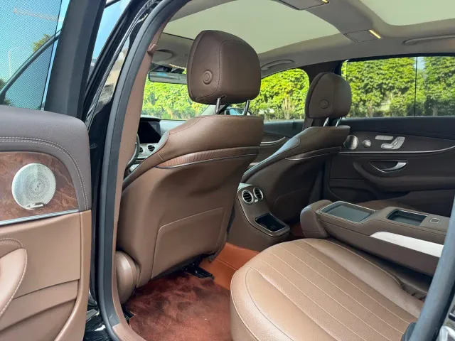 Mercedes-Benz E-Class — Фото автомобиля 6