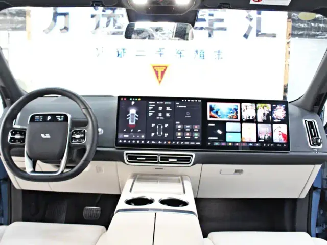Li Auto L8 — Фото автомобиля 9