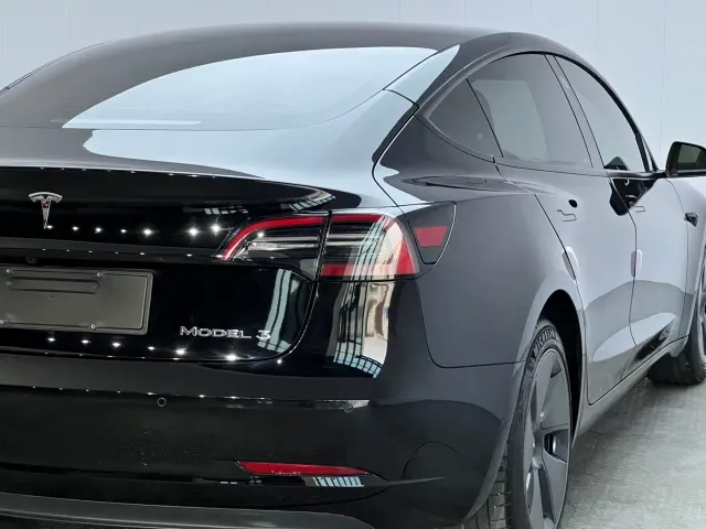 Tesla Model 3 — Фото автомобиля 17