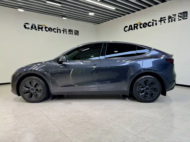 Tesla Model Y — Фото автомобиля 7