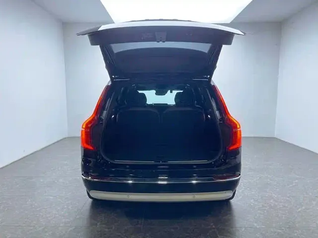 Volvo XC90 — Фото автомобиля 11