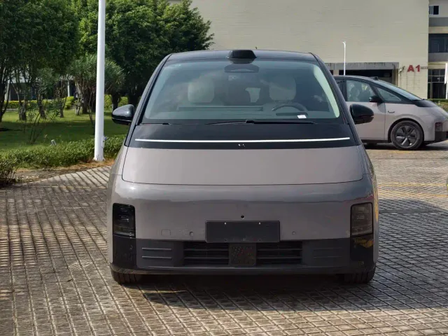 Li Auto MEGA — Фото автомобиля 2