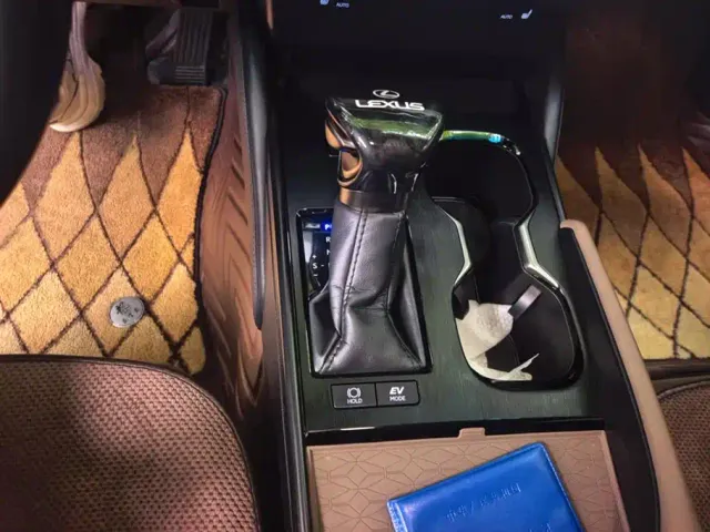 Lexus ES — Фото автомобиля 16
