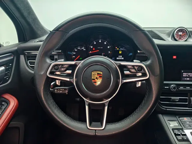 Porsche Macan — Фото автомобиля 16