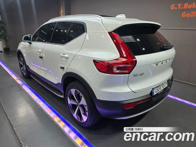 Вольво XC40 B4 Ultra Bright — Фото автомобиля 2