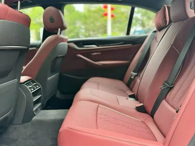 BMW 5 Series — Фото автомобиля 6