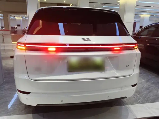 Li Auto L7 — Фото автомобиля 5