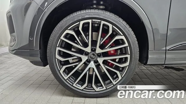 Audi SQ7 — Фото автомобиля 5