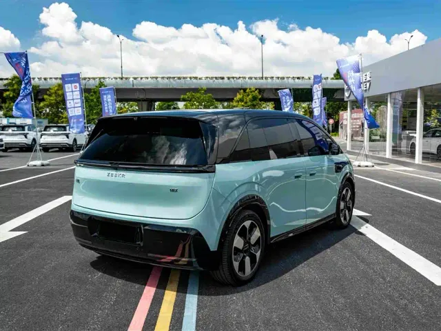Zeekr Mix — Фото автомобиля 16